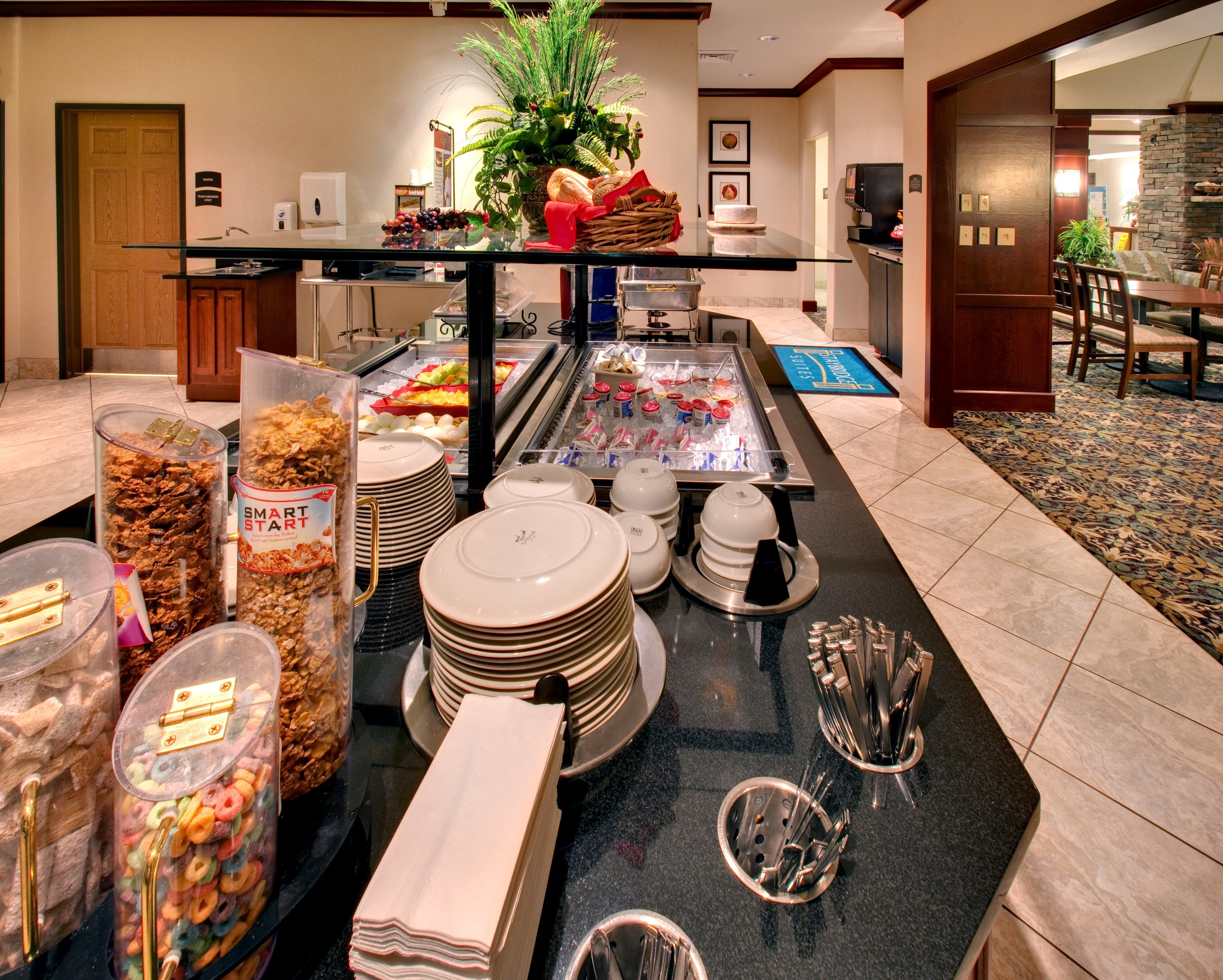 Staybridge Suites Rockford By Ihg Restoran gambar